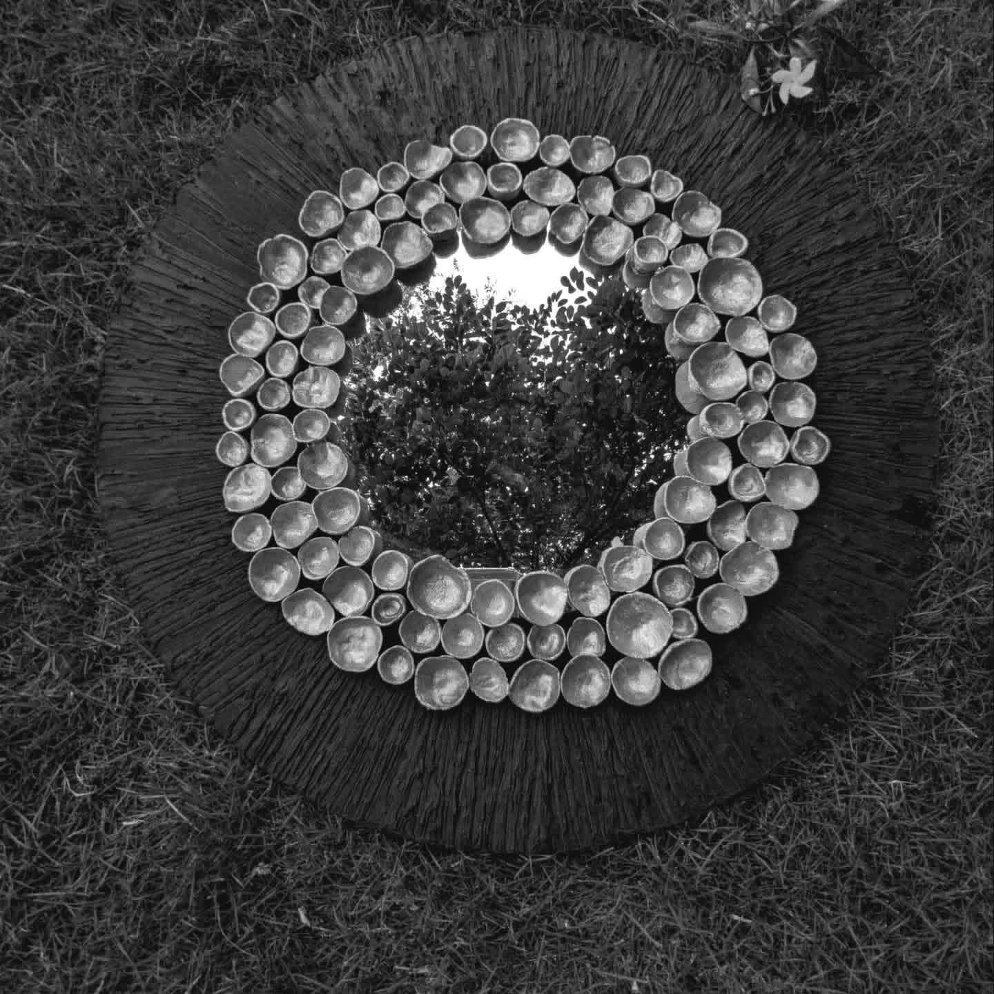 Small Balls Mirror Black Base